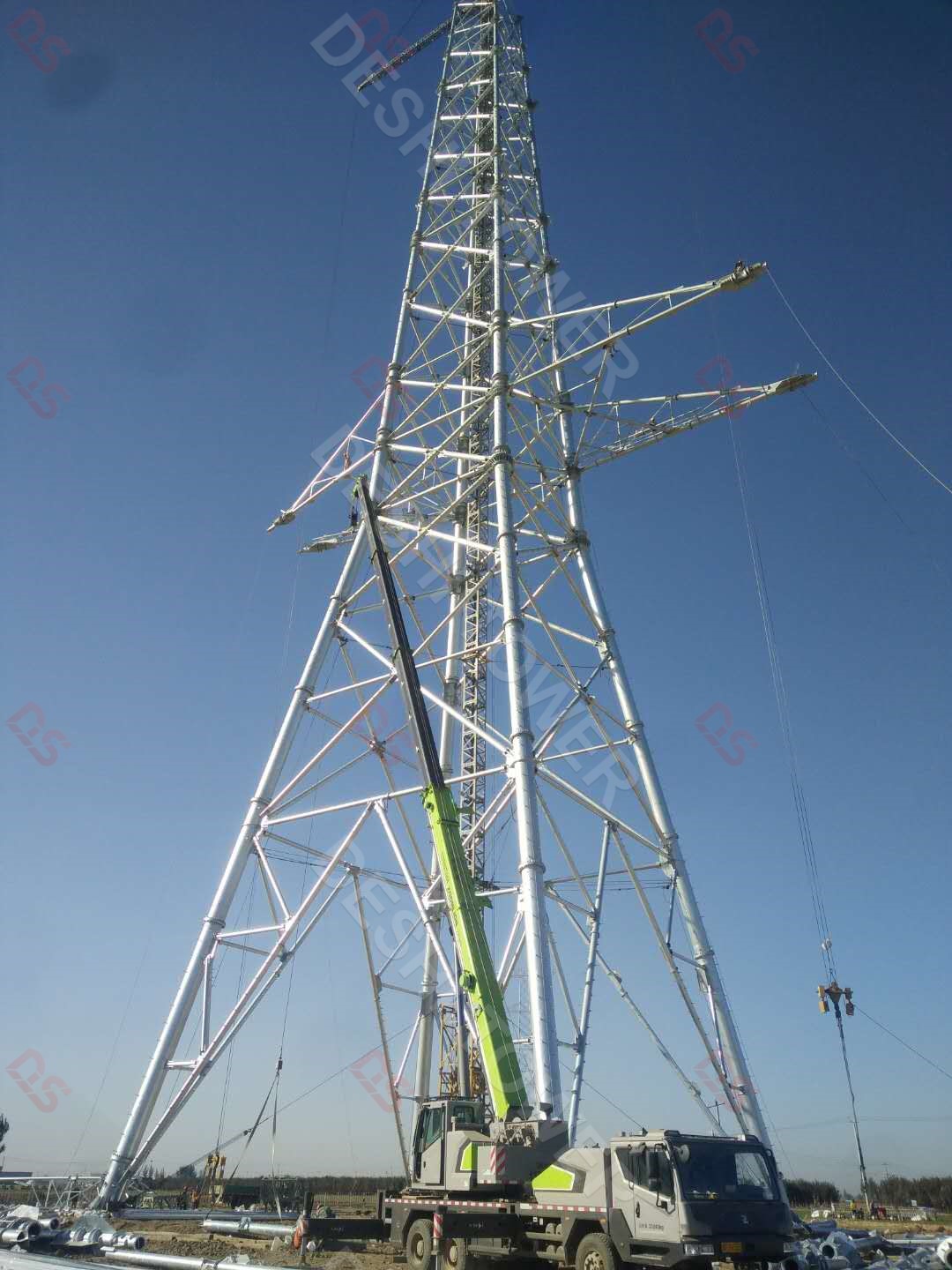 Transmission lattice tubular tower